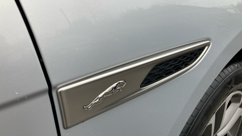 Jaguar F-Pace 2.0 D200 R-Dynamic S 5dr Auto AWD Diesel Estate